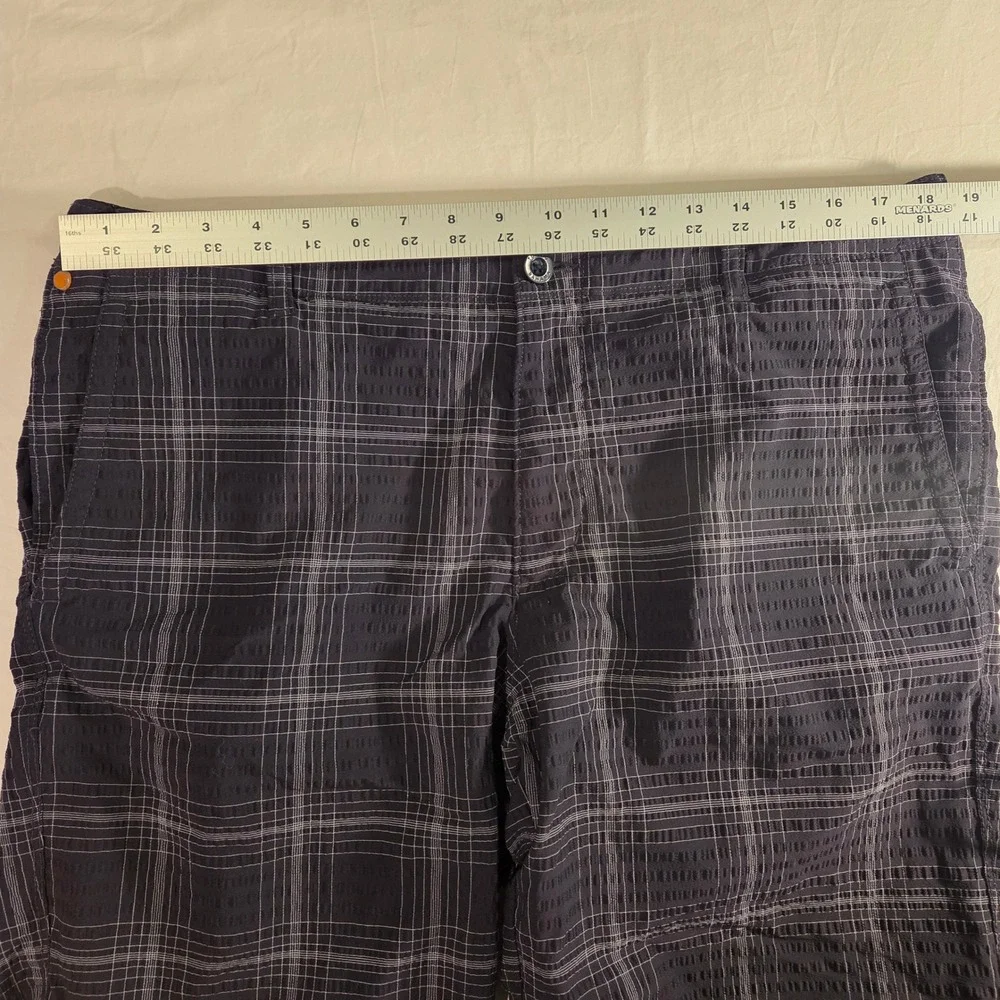 Tommy Bahama Men's Shorts Size 34 Adjustable Waist‎ Nylon Blend Black Gray Plaid